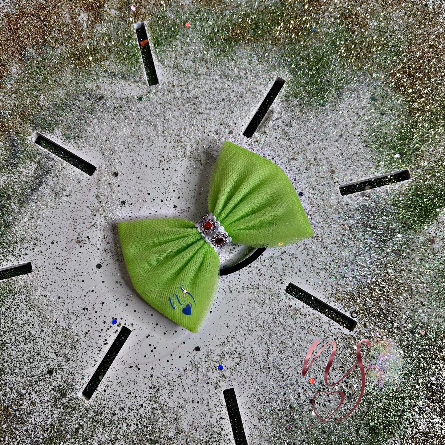 Clover π Bow!