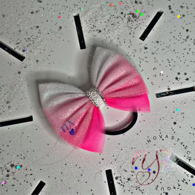 Pink ombrรฉ Bow! ๐ค๐๐